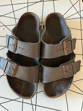 Birkenstock Arizona sandals dark brown adjustable buckles very worn 6-6.5